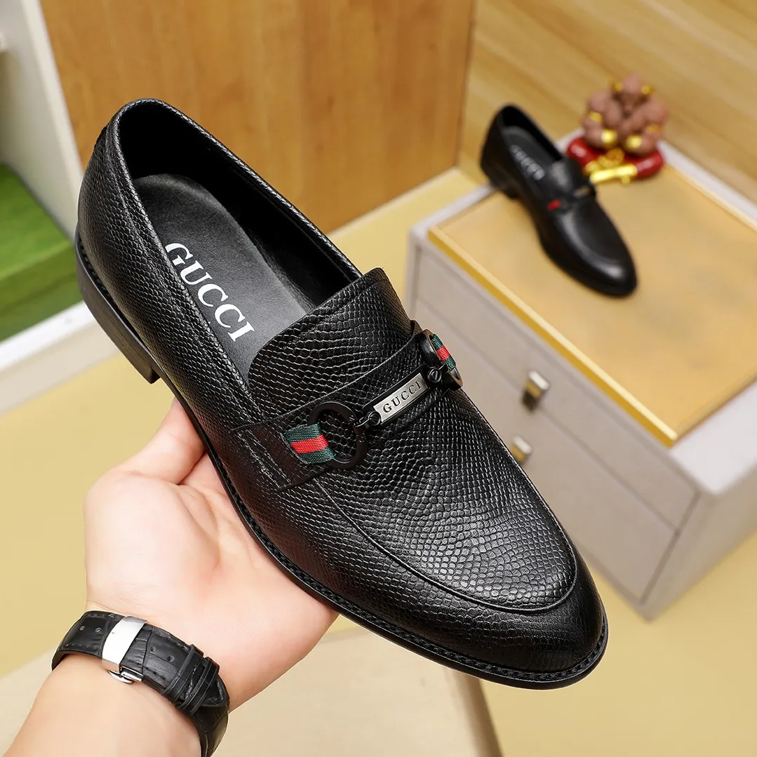 Men's men's shoes 💰400 🆘【GUCCI】Gucci ·🐑里· Hot-selling beanie shoes, top brand luxury, top quality, latest fashion beanie shoes.. The upper is made of original first-layer cowhide. (🐑leather·inner). The original stylish and stylish soft rubber wear-resistant and non-slip outsole is light and comfortable on the foot, available in black! Matching code: 39/45 (38.46. Can be customized)
